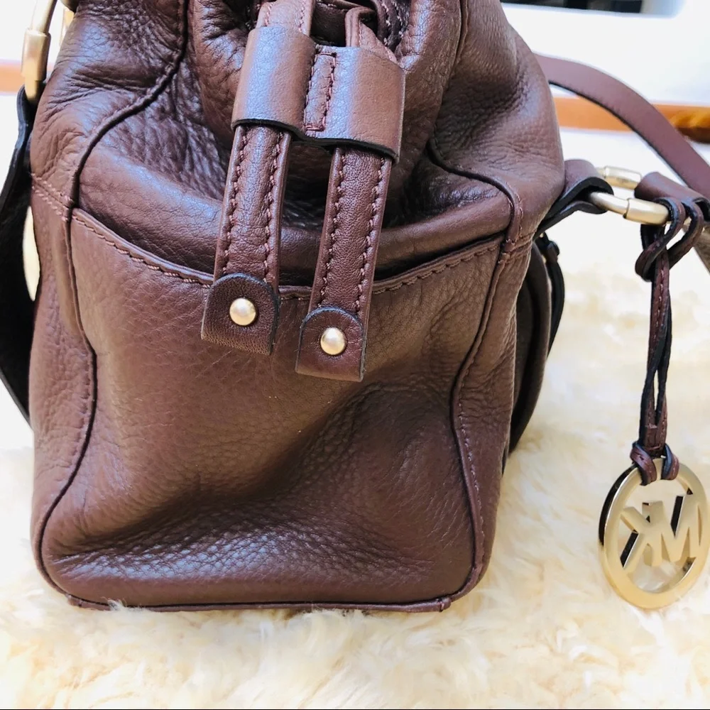 Michael Kors chocolate brown leather shoulder bag purse with gold MK logo - Picture 3 of 9